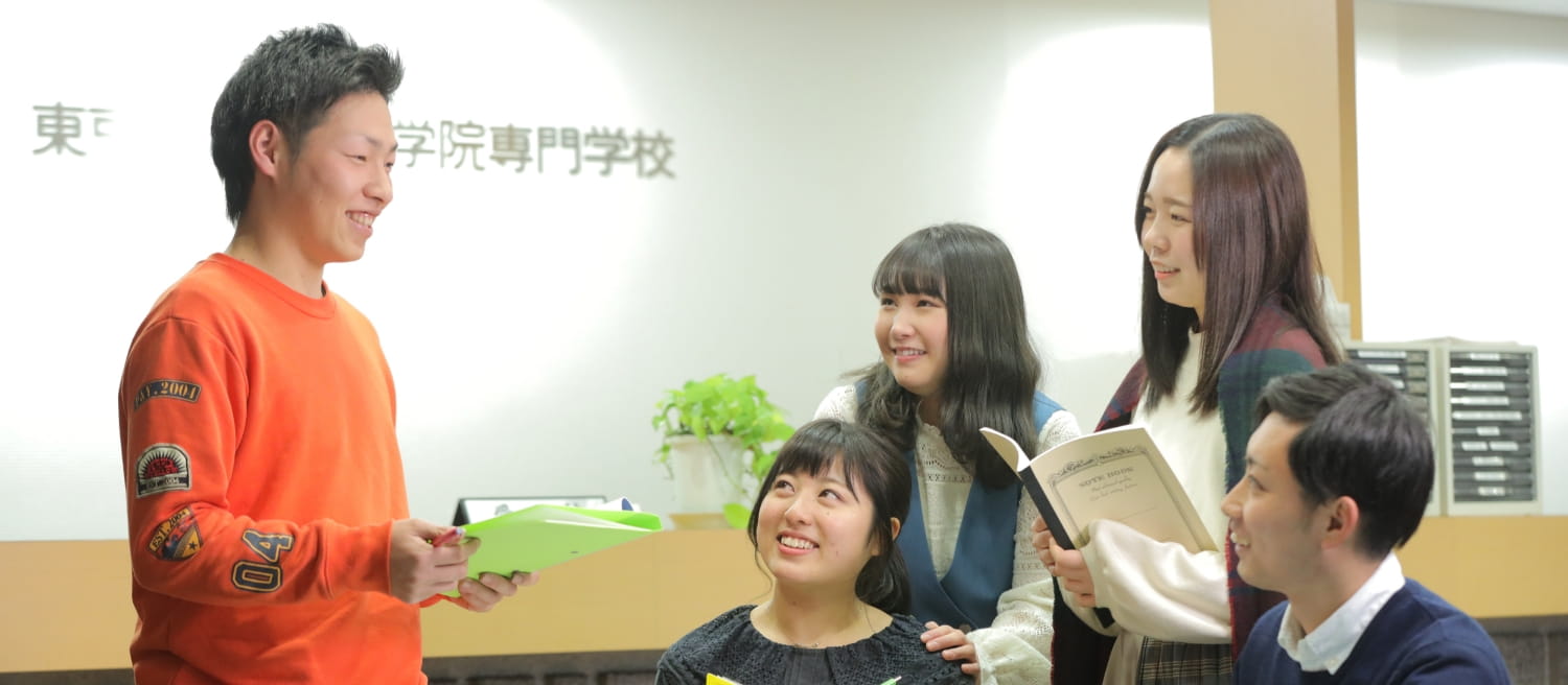 クラスメイト同士で話す風景